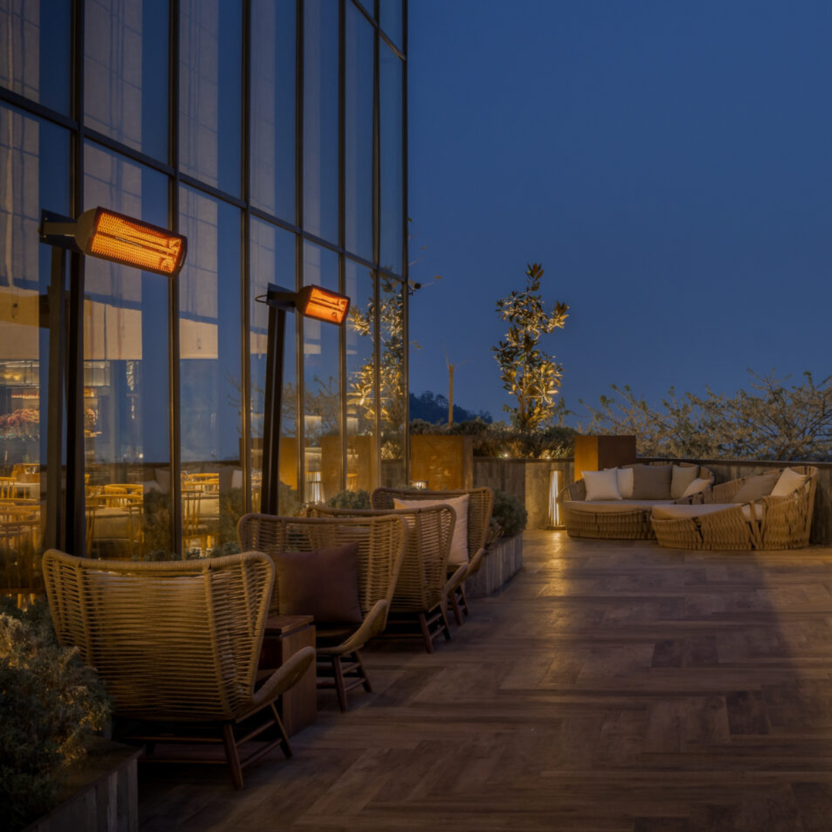 calefactor-bromic-en-rooftop-nocturno