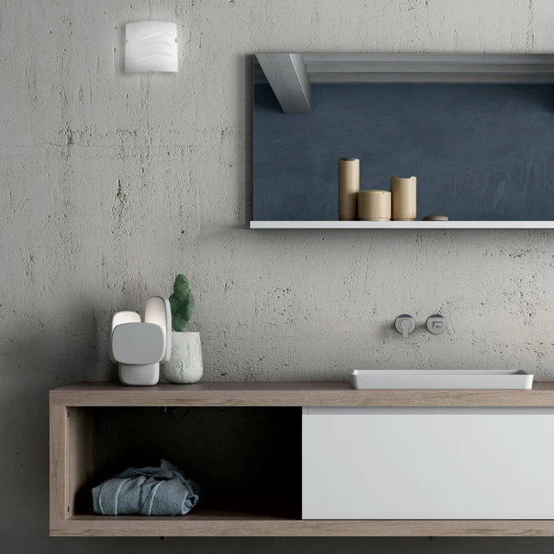 Extractor para baño Platino con luz integrada encendida