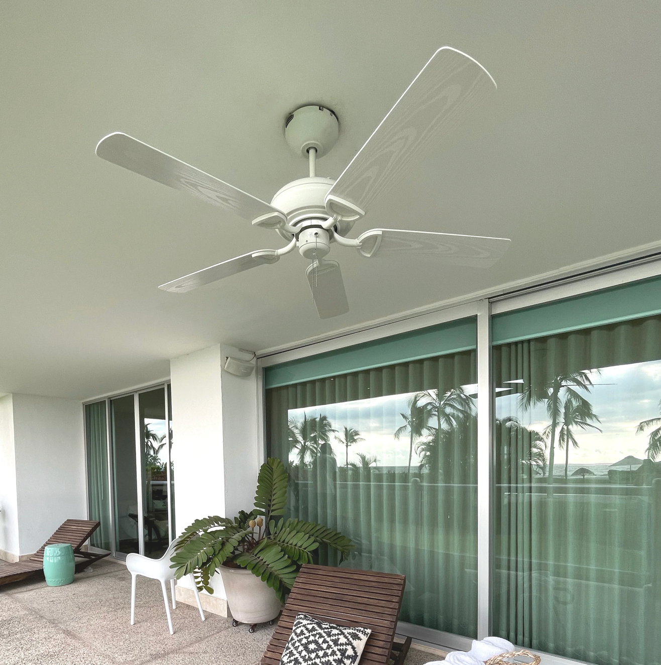 Extractor/Ventilador Habana funcionando en ambiente terraza