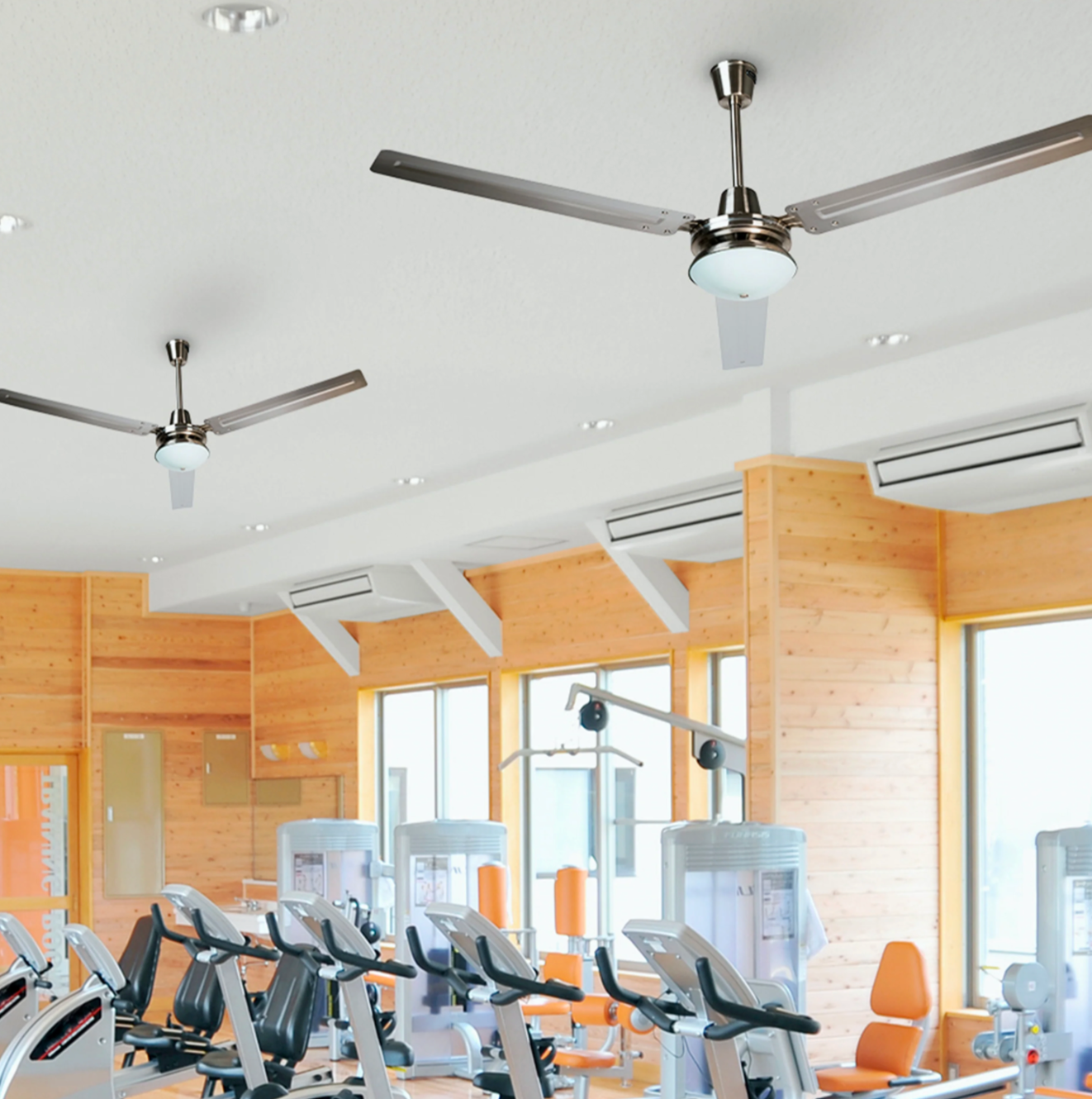 Ventilador Centauro 56″ con luz instalado en sala amplia