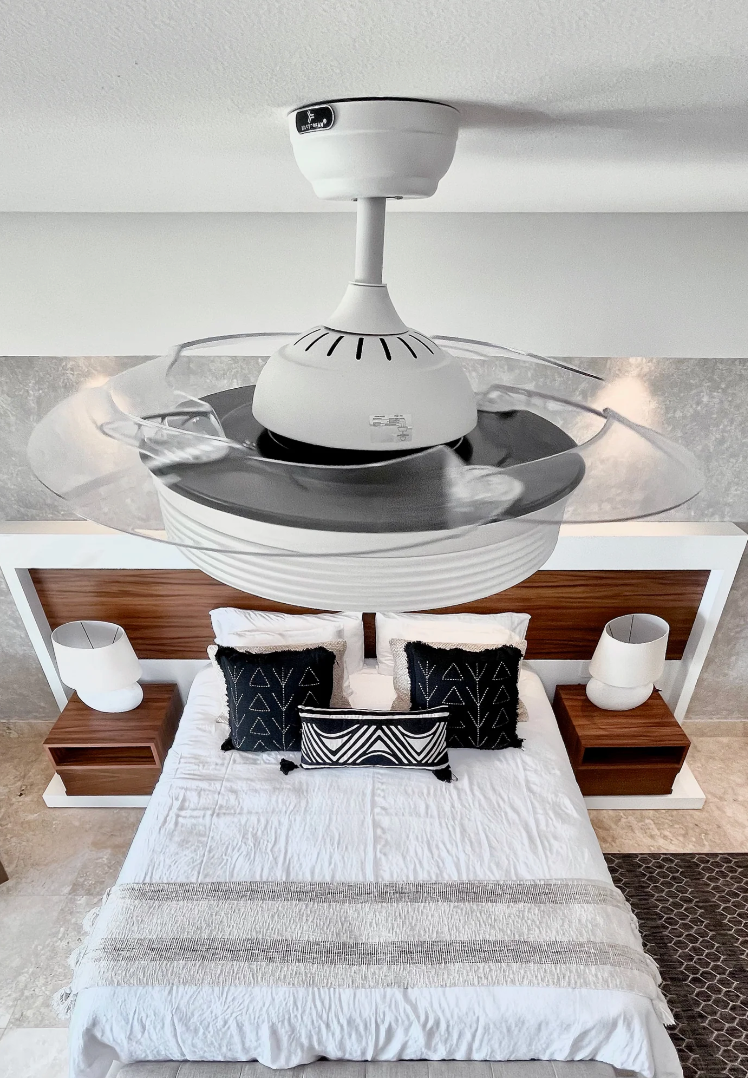 Ventilador Piatto 42″ Blanco funcionando en espacio mediano