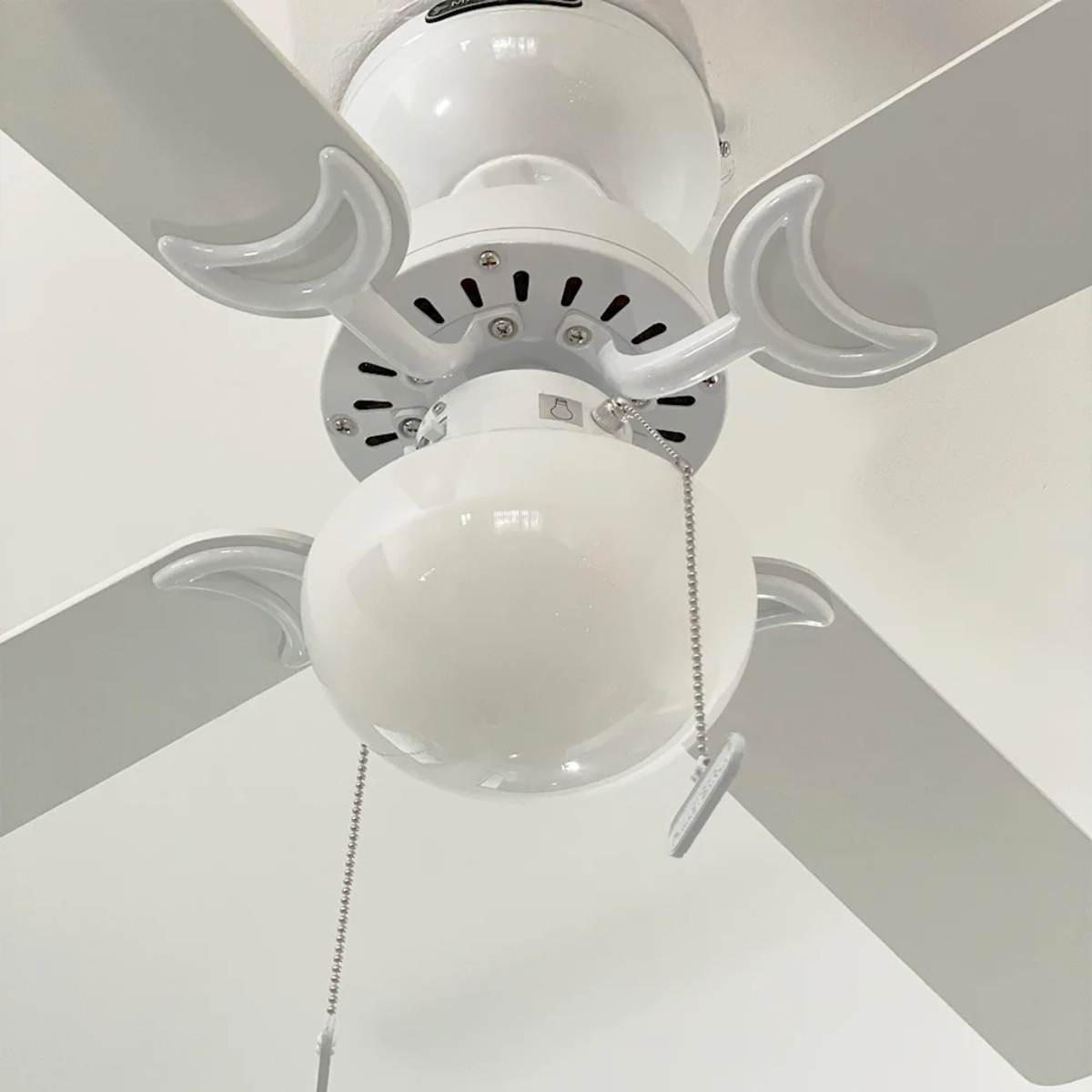 Ventilador Condesa 42″ Blanco funcionando en ambiente interior